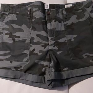 GAP Women's Camouflage Cargo Shorts